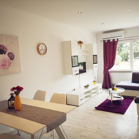 Apartmani "Sandro" Gonar Раб Стая снимка