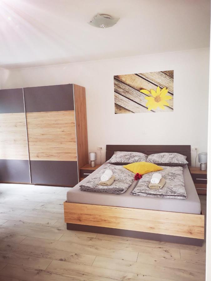 Apartmani "Sandro" Gonar Раб Екстериор снимка