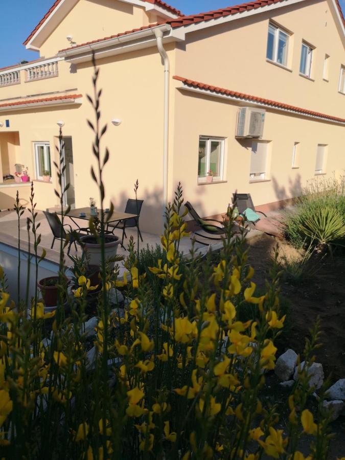 Apartmani "Sandro" Gonar Раб Екстериор снимка