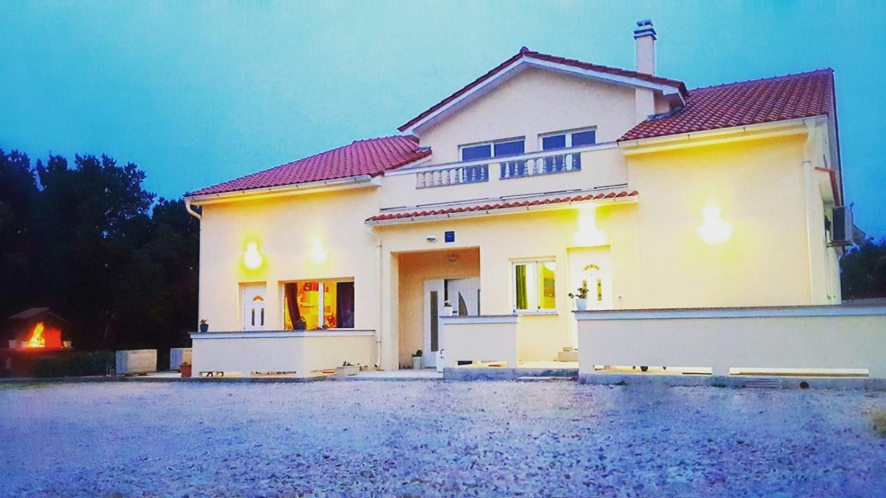 Apartmani "Sandro" Gonar Раб Екстериор снимка