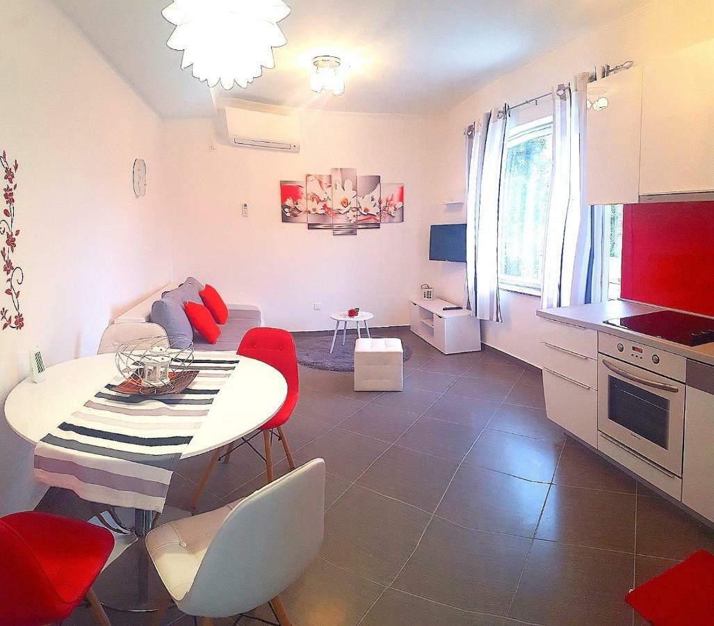 Apartmani "Sandro" Gonar Раб Екстериор снимка
