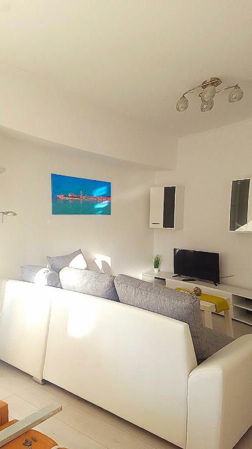 Apartmani "Sandro" Gonar Раб Екстериор снимка