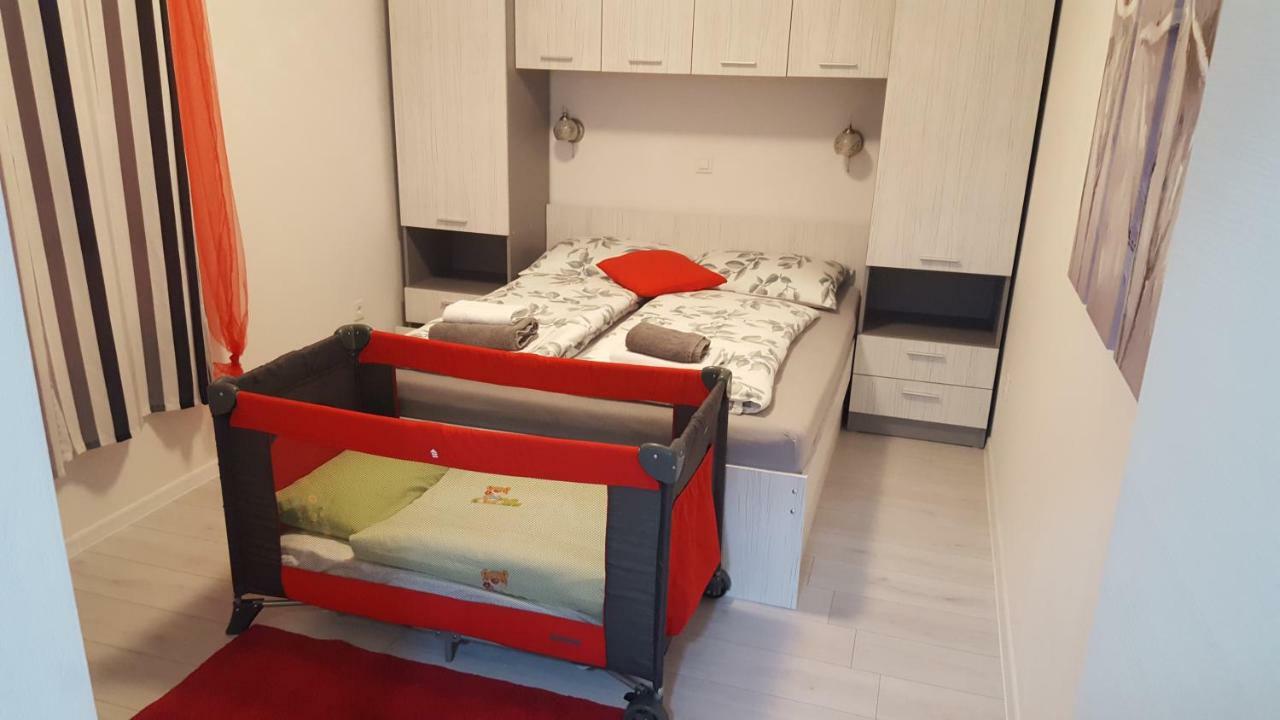 Apartmani "Sandro" Gonar Раб Екстериор снимка